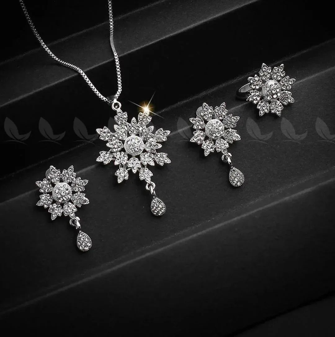 New Elegant Flower Design Zarcoon Locket set With Ring And Bracelet For Girls And Women's